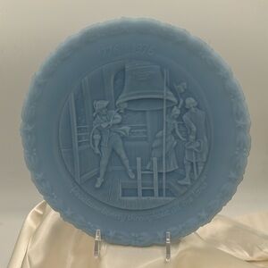 Fenton collector's plate 1976, 4/4 in the series Bicentennial Commemoratives.